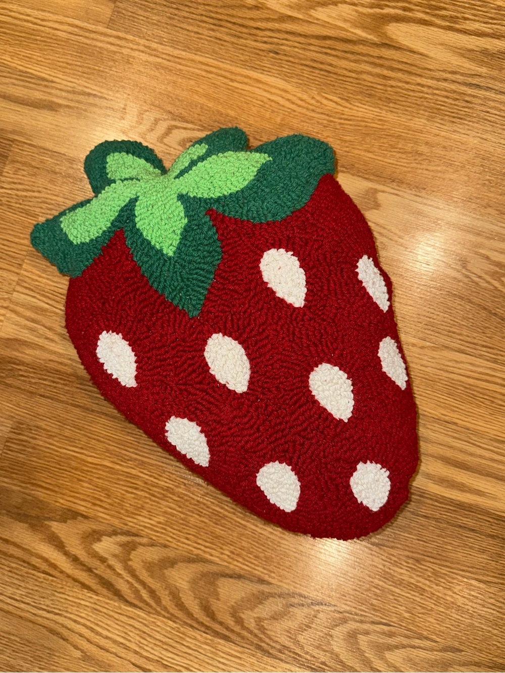 Hooked Strawberry Pillow‎